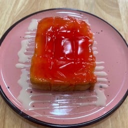 ขนมปังปิ้งเนย+สตอเบอรี่ (1แผ่น)