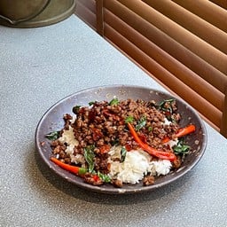 ข้าวกะเพราเนื้อสับ