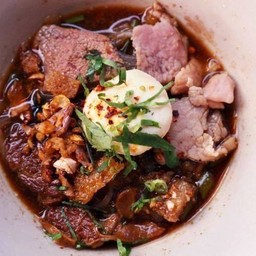 เส้นใหญ่เนื้อ