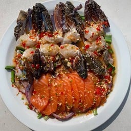 ยำแซลม่อน + ปู