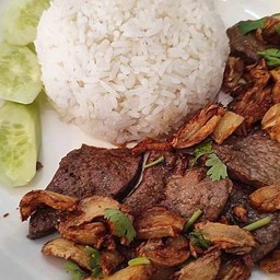 ข้าวคอหมูย่าง + ตับหมูทอดกระเทียม