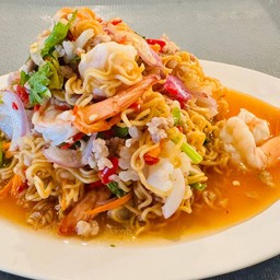 ยำมาม่า ทะเล,หมูสับ