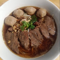 ก๋วยเตี๋ยวเนื้อตุ๋น