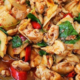 ผัดเผ็ดไก่หน่อไม้ดอง