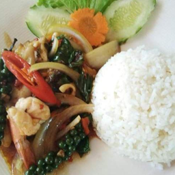 ข้าวราดผัดขี้เมาทะเล Spicy Thai seafood sauce over rice