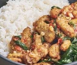 กะเพราไก่ชิ้นราดข้าว
