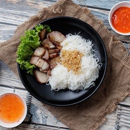 เส้นหมี่หมูย่าง