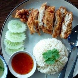 หยกข้าวมันไก่