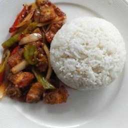 ผัดพริกเผาไก่ราดข้าว