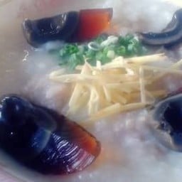 โจ๊กหมูล้วน+ไข่เยี่ยวม้า