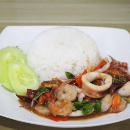 ข้าวกะเพราทะเลราด