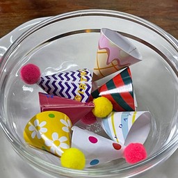 Mini hats - หมวกปาร์ตี้ ปักเค้ก
