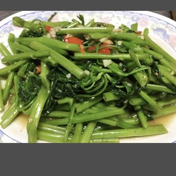 ผัดผักบุ้งไฟแดง