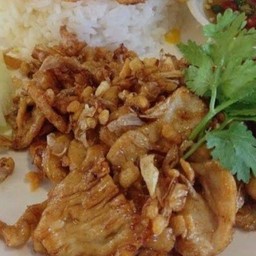 ข้าวหมูกระเทียม