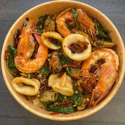 กะเพราทะเลรวม (กุ้ง หมึก หอยแมลงภู่)