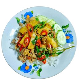 กะเพราหมูสับหนอไม้ดอง