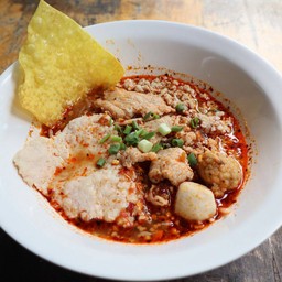 ก๋วยเตี๋ยวต้มยำหมูเด้ง