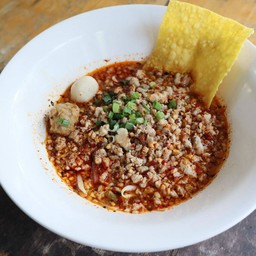 ก๋วยเตี๋ยวต้มยำ ( หมูบะช่อ+ลูกชิ้นปลา+ลูกชิ้นกุ้ง )