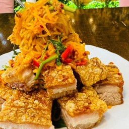 ํผัดเส้นเล็กหมูกรอบ