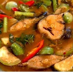 แกงป่าปลาดุกเป็นกับ