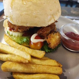 เบอเกอร์ปลาทิพย์เสิร์ฟคู่เฟรนฟาย