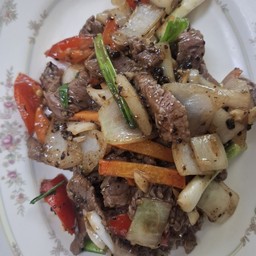 เนี้อผัดพริกไทดำ