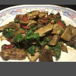 เป็ดผัดกระเพรา