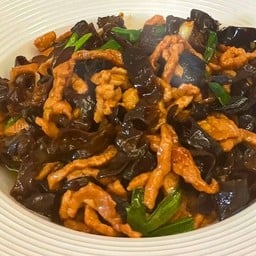 เห็ดหูหนูผัดหมู  木耳炒猪肉