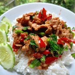 ข้าว กระเพราหมูชิ้นใส่ถั่วฝักยาว