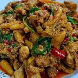 ผัดเผ็ดไก่บ้าน เป็นกับข้าว