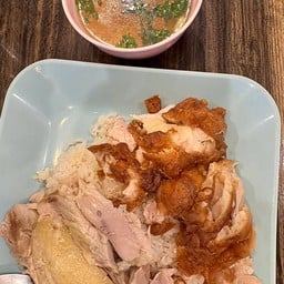 ข้าวมันไก่ OldMoney มันไก่ ก๋วยเตี๋ยว กะเพรา