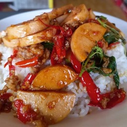 ข้าวกระเพราหมูยอ