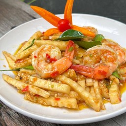 ยอดมะพร้าวอ่อนผัดพริกเหลืองกุ้ง(กับข้าว)
