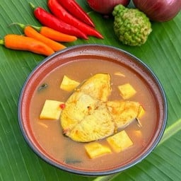แกงเหลืองปลาอินทรีย์ยอดมะพร้าว  - “Coconut Shoot & KingMackerel Fillet Yellow Soup”