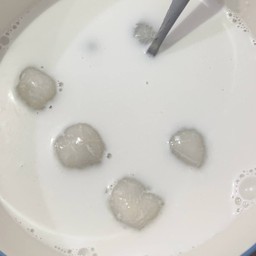 กินกับขนมโคน้ำกะทิ