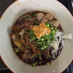 ก๋วยเตี๋ยวเรือ 8 เซียน ตลาดใหม่สระหลวง (ในเมืองพิจิตร)