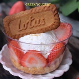 สตรอเบอร์รี่ กรีกโยเกิร์ต บิสคอฟ พาย (ฟรี น้ำผึ้ง)