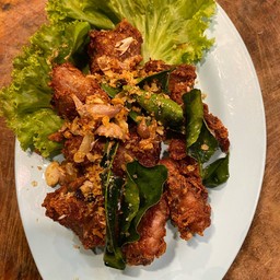 ซี่โครงหมูทอดกระเทียมพริกไทย