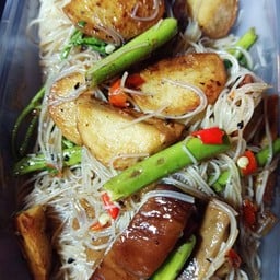 กระเพราพริกแห้ง ผัดหมี่กระเฉดเยาวราชเจ้าดัง