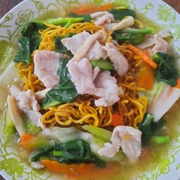 ราดหน้าหมี่กรอบ