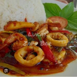 ข้าวผัดพริกแกงทะเล