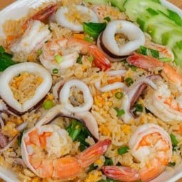 ข้าวกะเพราครัวกลางซอย