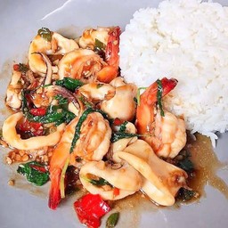 ข้าวกะเพราทะเล+ไข่ดาว