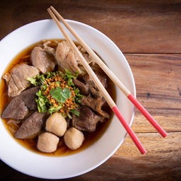 ก๋วยเตี๋ยวหมูตุ๋นพิเศษ