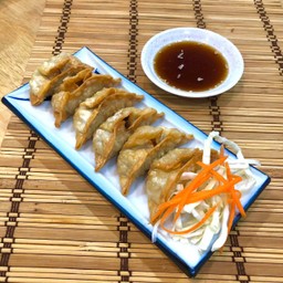เกี๊ยวซ่าทอด ( ไส้หมู ) 6 ชิ้น