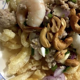 ยำกระเพราะปลากรอบ