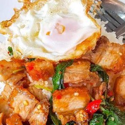 ข้าวกระเพราหมูกรอบ