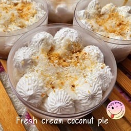 พายมะพร้าวอ่อนครีมสด กล่องกลม