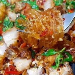 หมูกรอบ+หมูสับกระเพราวุ้นเส้นเหนียวนุ่ม