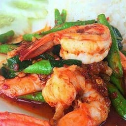 ผัดพริกแกงกุ้ังราดข้าว